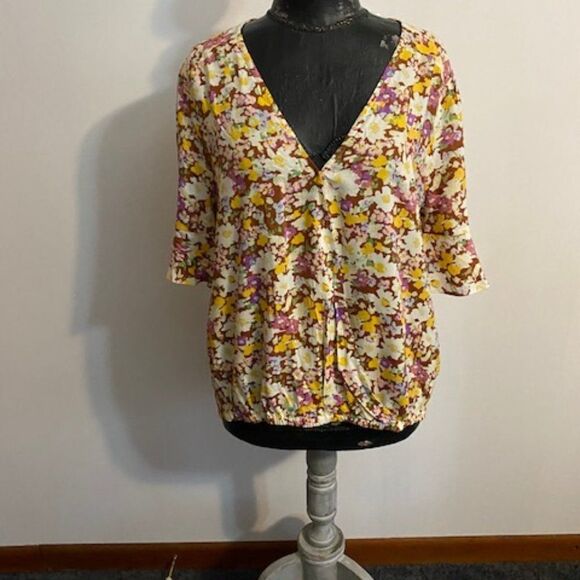Sanctuary Floral print wrap front bell sleeves blouse, size L - Picture 1 of 3